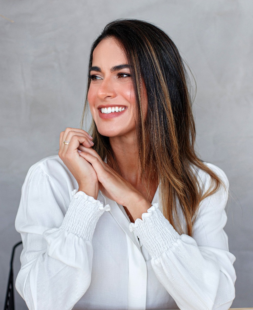 Retrato da Dra. Mayara Prudêncio sorrindo